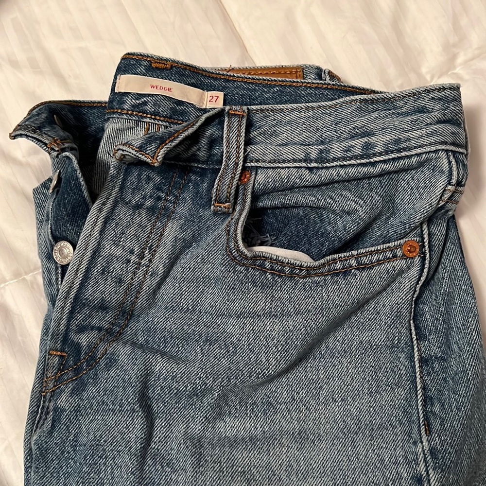 Levi Wedgie Icon Jeans (size 27)